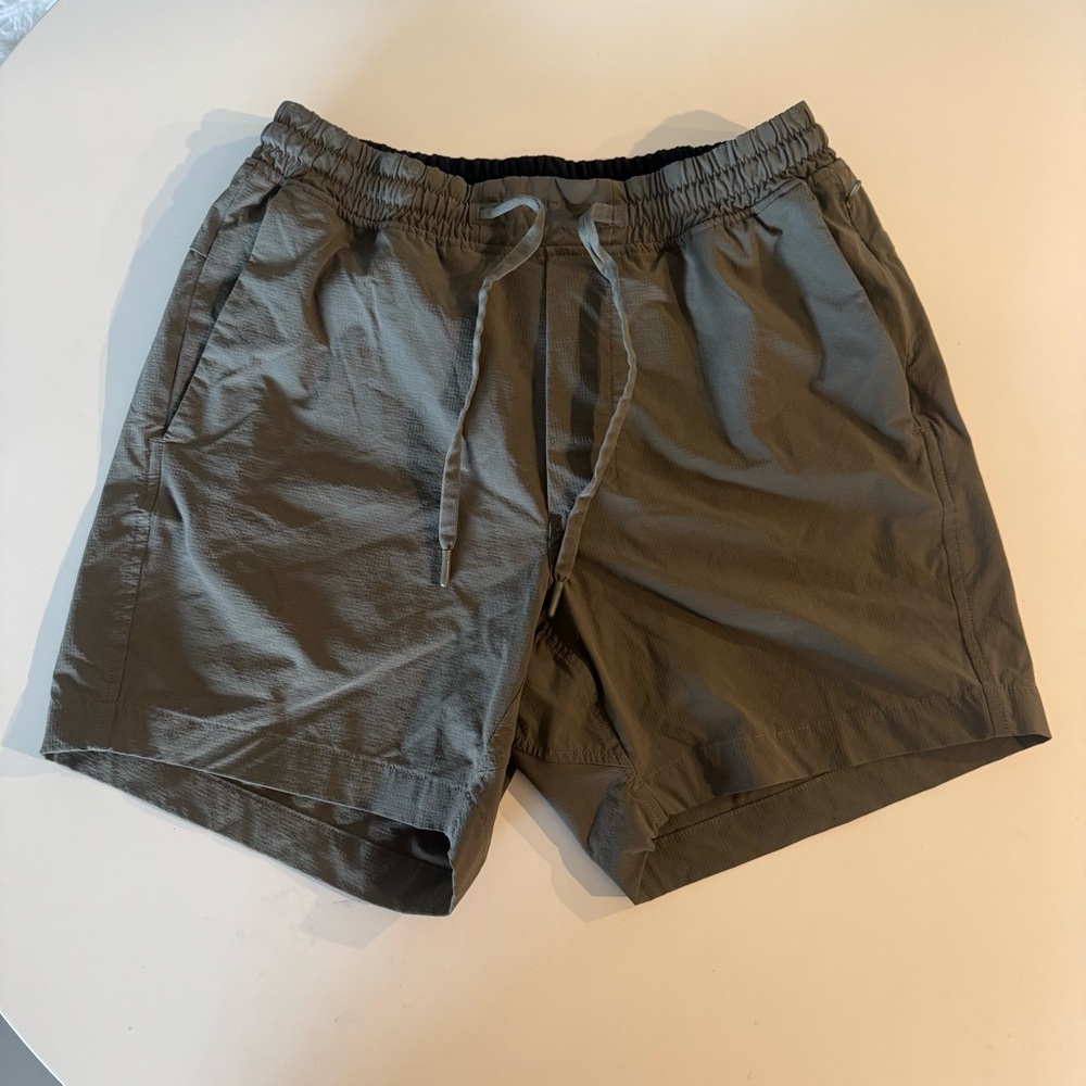 Lululemon License to Train Linerless Short 5" Men’s Small
